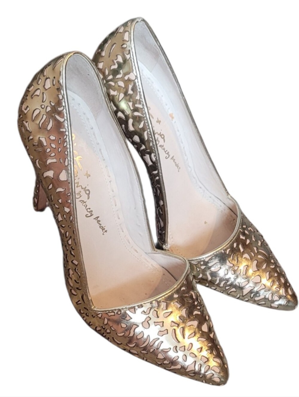 Alice & Olivia Dina Gold Laser Cut Heels Size 37.5/ US 7
